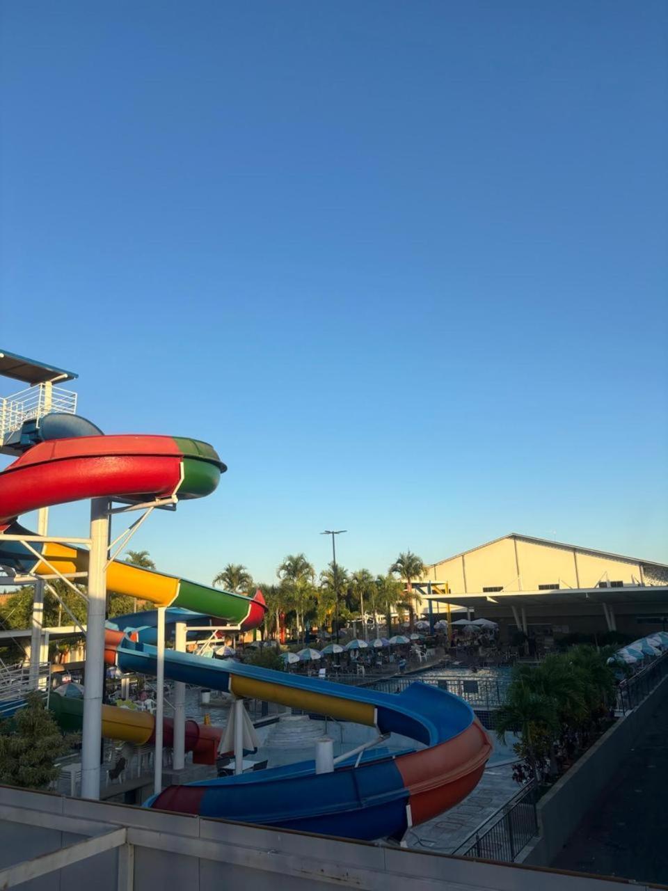 Apartamento Diroma Fiori Frente As Piscinas Caldas Novas